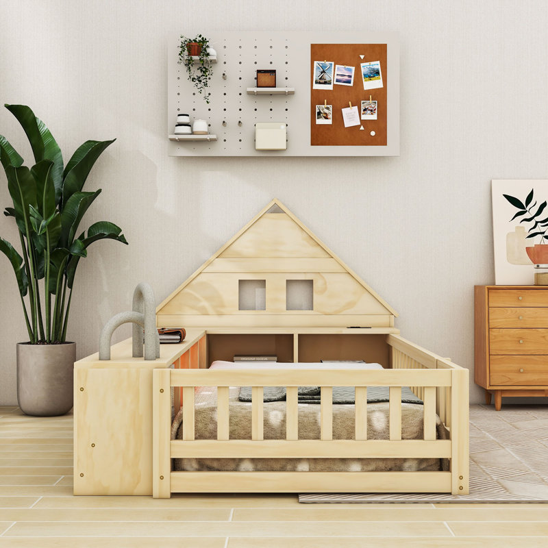 Lit simple au sol en forme de maison avec barrières de sécurité, tablettes, éclairage à DEL et ports de charge, Natural