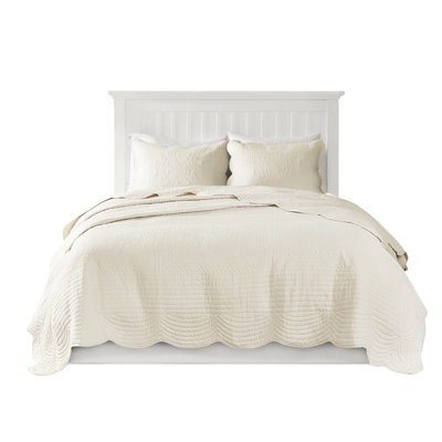 Full/Queen Reversible Quilt , Scalloped Border, Cotton Filled, Machine Washable, Provides A Comfortable And Stylish Sleep Night's