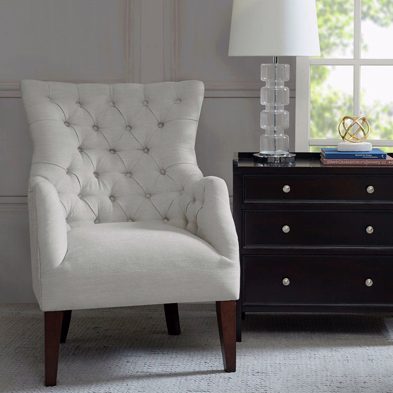 Fauteuil à oreilles capitonné