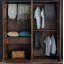 Armoire classique en noyer rétro