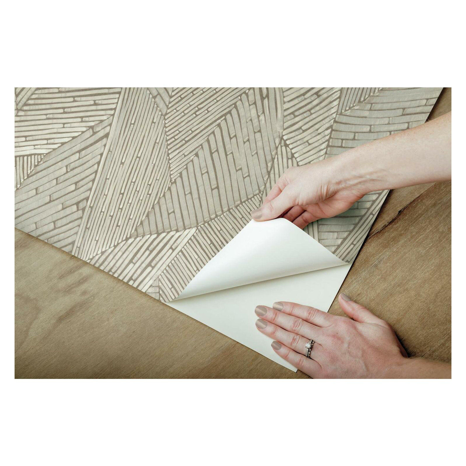 Peel & Stick Geometric Roll, Brown/Taupe