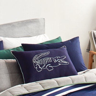 Coussin décoratif Lacoco Croc, coussin décoratif 100% coton sergé brossé, coussin décoratif décontracté moderne avec motif de crocodile emblématique, certifié OEKO-TEX, bleu marine, 16 po x 24 po
