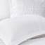 Couette White King / King 21 blanche avec taies décoratives assorties et détails en microfibre matelassée-125337604