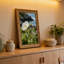 Cadre mural vintage orné d'une rose blanche et de rosée – Cadre doré décoratif pour œuvres d'art.-914688779