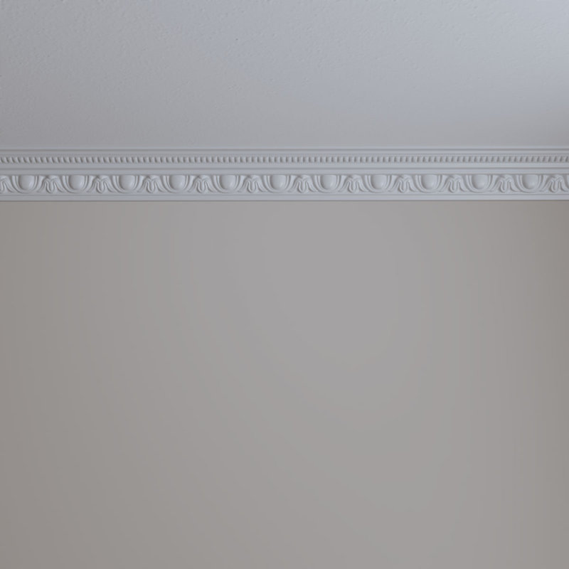 Moulure couronnée traditionnelle avec œuf et fléchettes avec perles