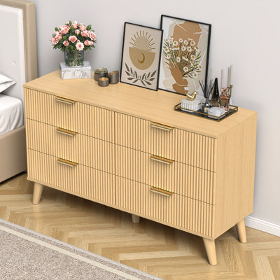 Commode cannelée en bois