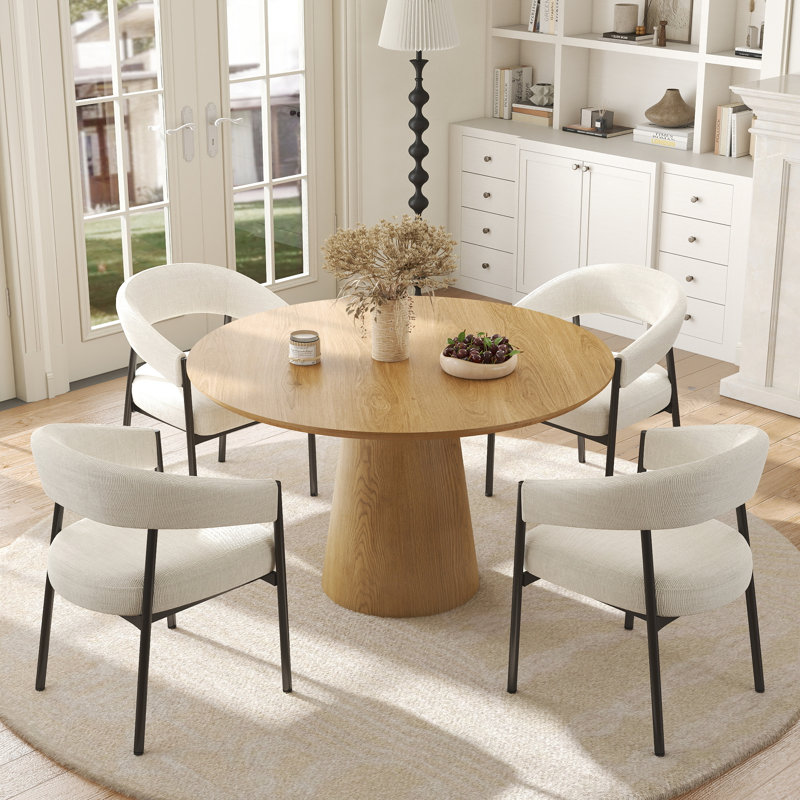Ensemble de salle à manger rond rustique avec fauteuil, table de salle à manger en bois avec base à piédestal et chaises en chenille pour la salle à manger