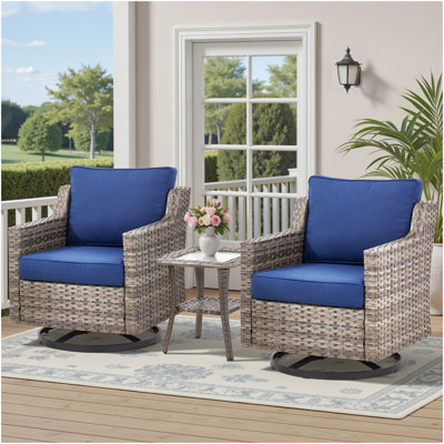 Ensemble de 2 chaises pivotantes pour l'extérieur, avec table d'appoint à plateau en verre, ensemble de 3 pièces en osier gris, idéal pour le porche, la piscine, la terrasse et la cour en bleu