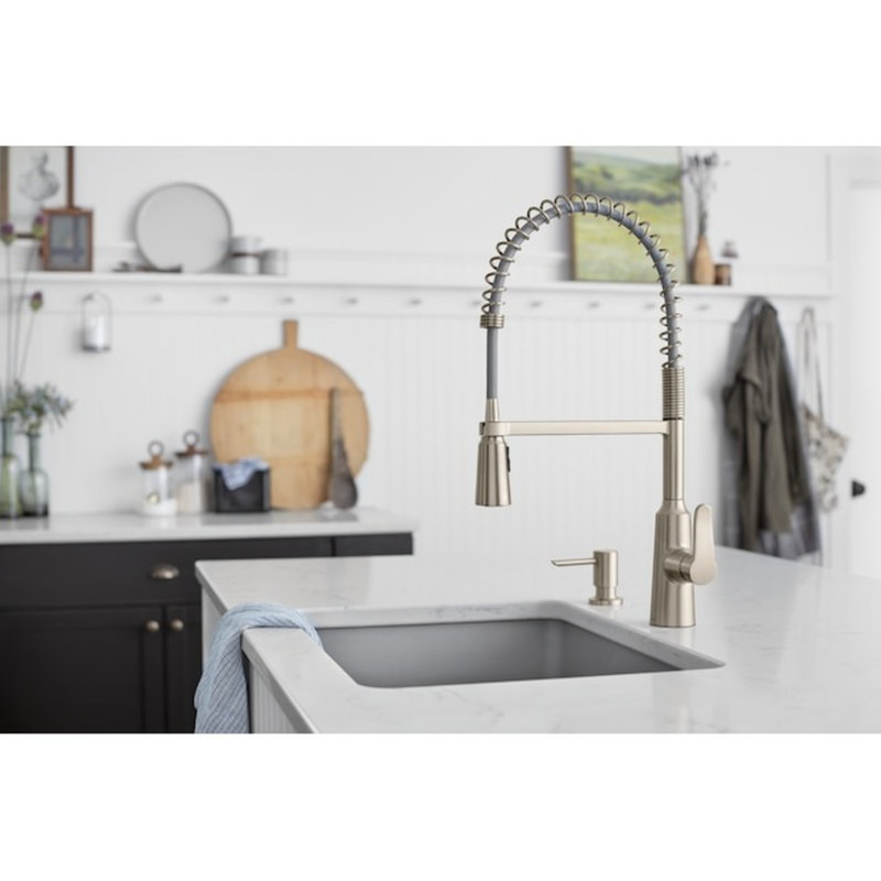 Moen Edwyn Single Handle Deck-mount Pull-down Kitchen Faucet with Sprayer ( Deck Plate Included ) (Soap Dispenser Included)