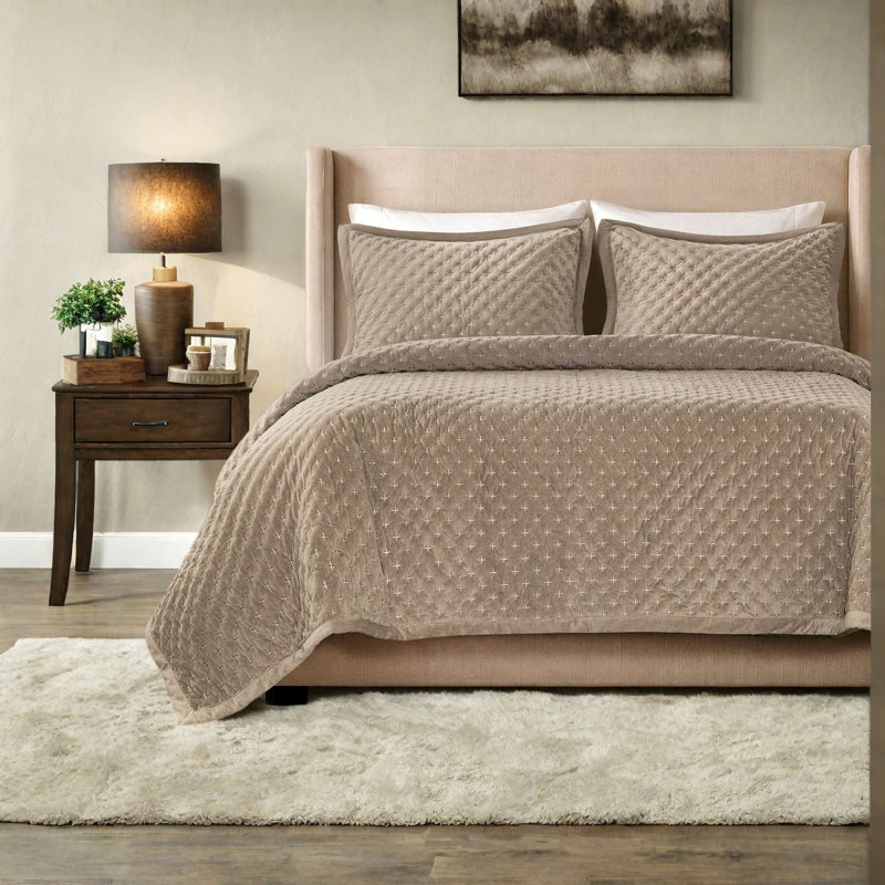 De literie en velours pour très grand lit, couvre-lit matelassé taupe pour la chambre à coucher