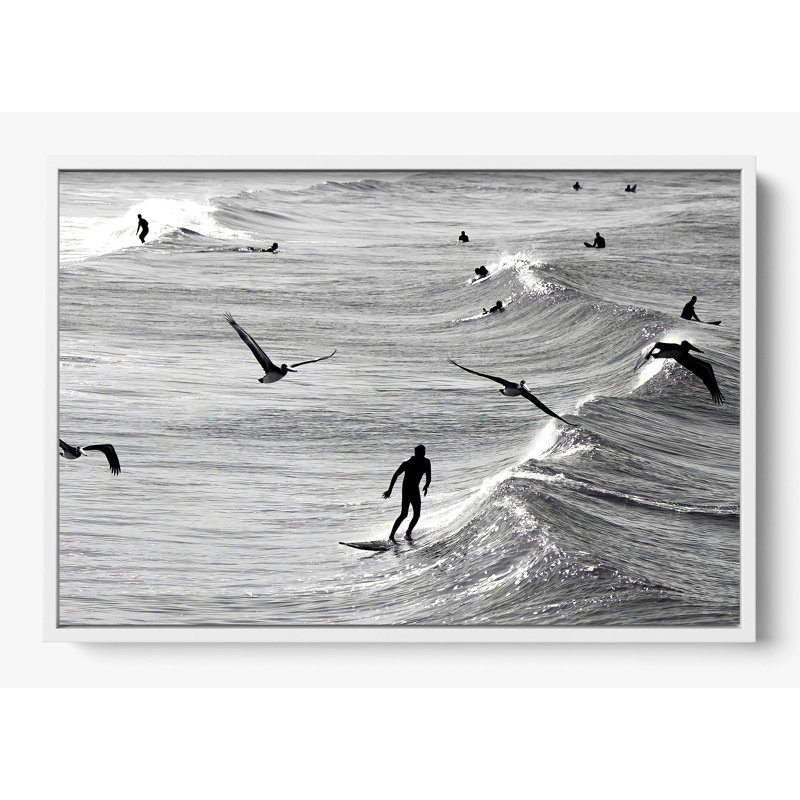 «Surfing With The Free», H 26 po x l 38 po, Impression encadrée sans passe-partout, Blanc