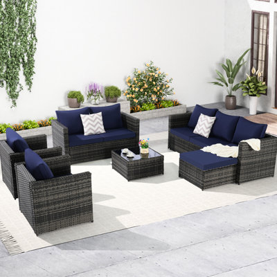 Ensemble de mobilier de jardin tout temps 6 pièces - Table basse, coussins et oreillers pour un espace conversation agréable. Comprend 6 coussins isolants et une table en verre pour l'arrière-cour.