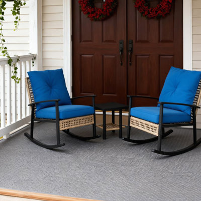 Ensemble de coussins capitonnés à boutons avec meubles de patio, chaises berçantes en rotin, table basse