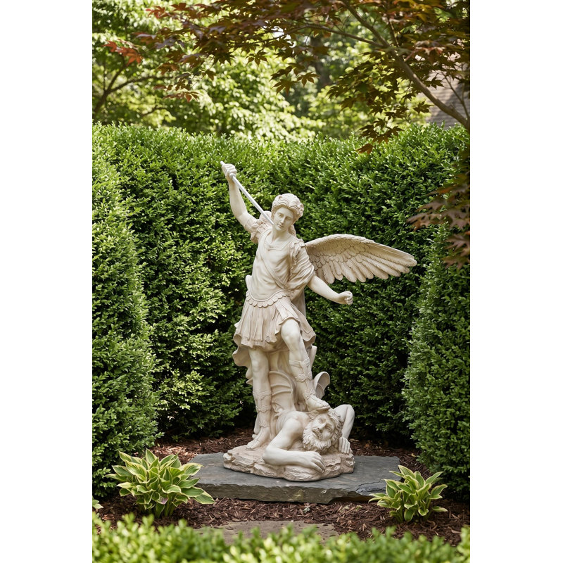 Statue d'angle de jardin l'archange Saint Michel