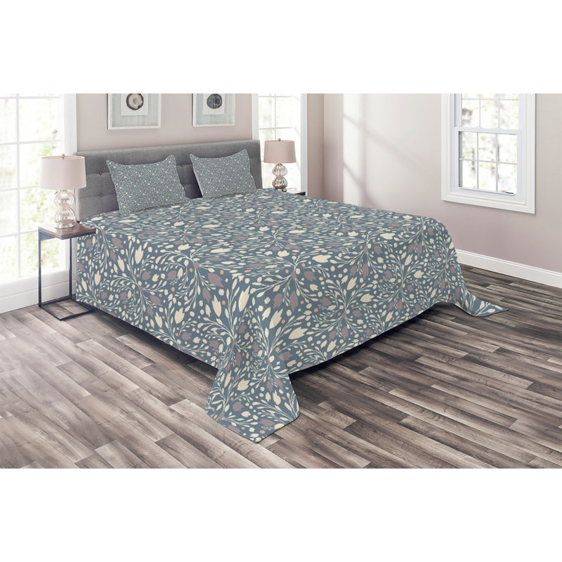 Farmhouse / Country Floral Coverlet
