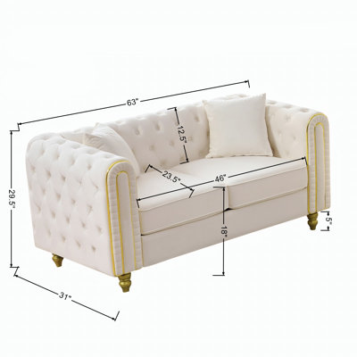 Causeuse moderne en velours Chesterfield de 63 po, canapé 2 places capitonné avec structure en bois massif, garniture dorée et 2 coussins, beige