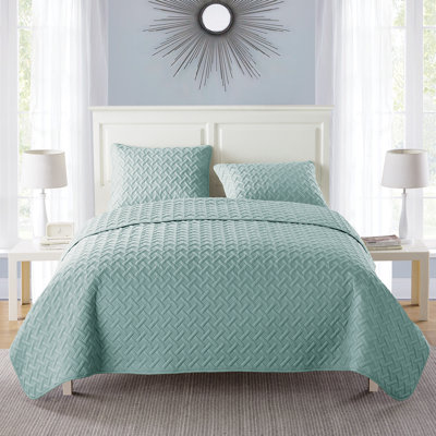 Nina Embossed Basketweave Quilt Set