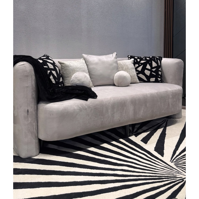 Tourbillon Souverain, Nouveauté 7 pi 11 po x 10 pi 9 po