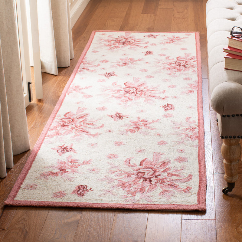 Jonsson Hand Hooked Wool Floral Rug, Runner 2'6" x 6'