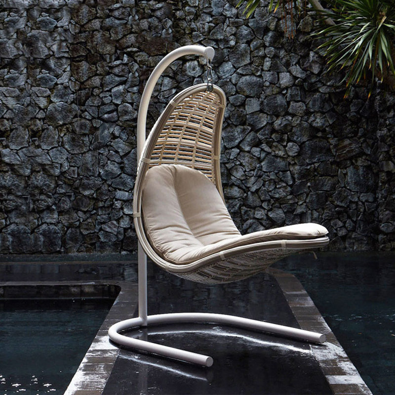 Chaise longue suspendue avec support