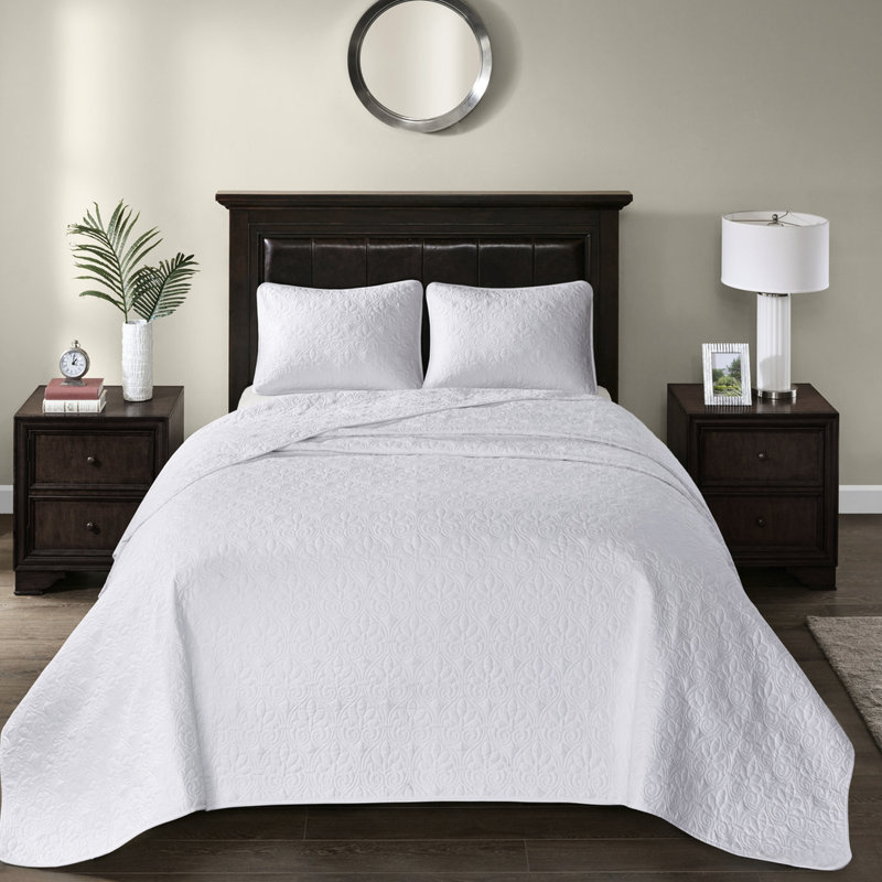 Couvre-lit blanc réversible surdimensionné avec surpiqûre classique et rembourrage en coton prélavé avec taies décoratives pour une nuit de détente 2 inclus