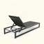 Chaise longue polyvalente et réglable pour la détente et le confort en plein air-439349973