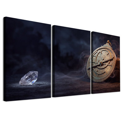Ensemble de 3 tableaux sur toile représentant un astrolabe en bronze et un cristal clair sur fond de bois foncé