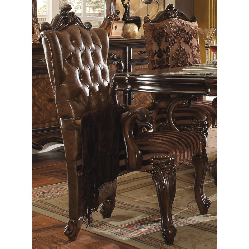 Fauteuil capitonné Nekoma, Brun