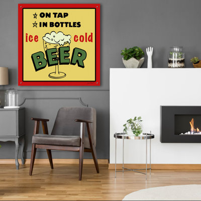 «Cold Beer 2» par Jean Plout, art mural en verre acrylique, 36 po x 36 po