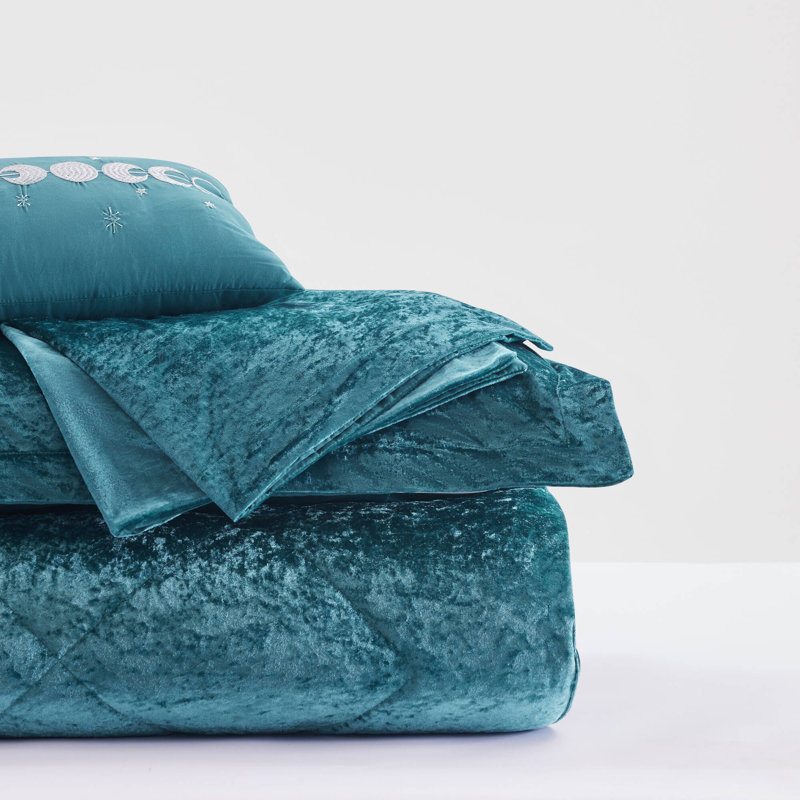 Felicia Crushed Velvet Quilted Duvet Set with Throw Pillow, Teal, King/Cal King Duvet Cover + 2 Shams +Throw Pillow