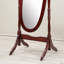 Miroir de plancher traditionnel en bois de style reine Anna, finition cerisier