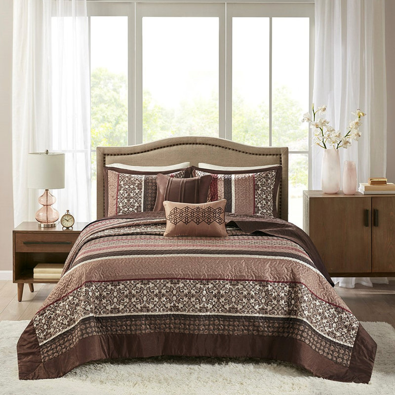 Full/Queen Size Red Bedroom With 5 Piece Quilt And Pillows Reversible In 2 Decorative Pillows,, Red