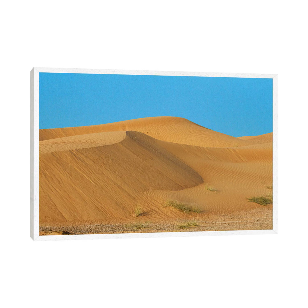 Wüste mit Sand. Abu Dhabi, Vereinigte Arabische Emirate. von Tom Norring - Gallery-Wrapped Canvas Giclée on Canvas