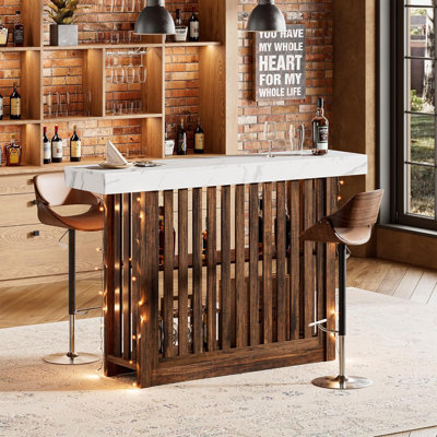 Table de bar à hauteur de comptoir de 63 po avec tablettes de rangement à 2 niveaux, unité de bar moderne pour la salle à manger, le bistro et le salon, blanc et noyer