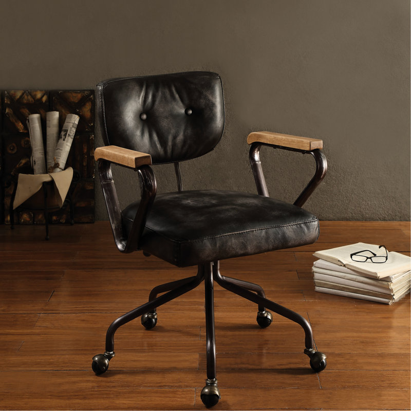 Élégante chaise de bureau en cuir noir rétro avec conception pivotante - garniture cloutée, base 5 pour un mouvement industriel