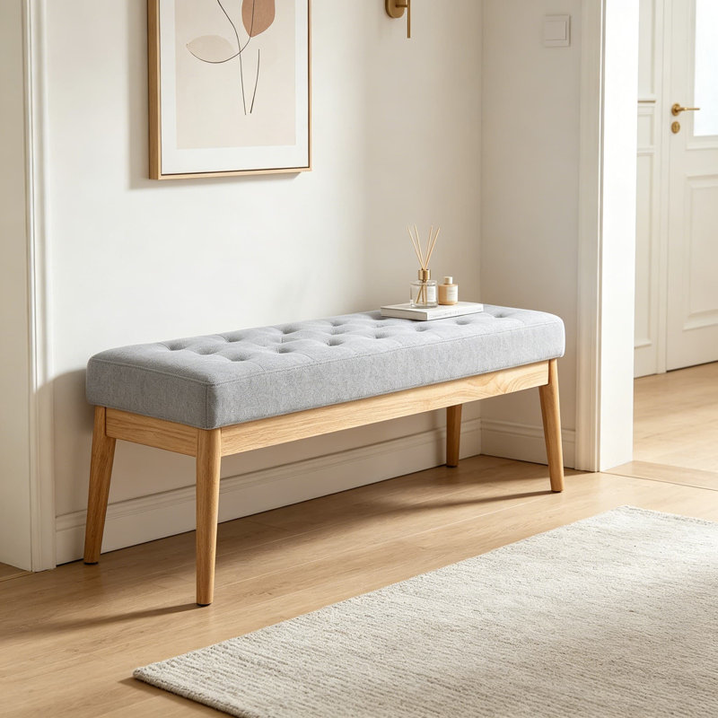 Banc en tissu capitonné Mid-Century avec pieds en bouleau, gris clair, largeur 43,5 po