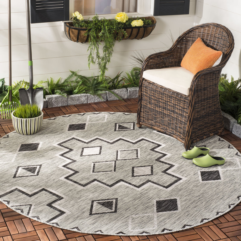 Amarien Southwestern Indoor/Outdoor Area Rug, Round 6'7"