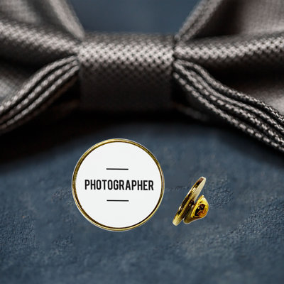 Épinglette pour photographe en émail