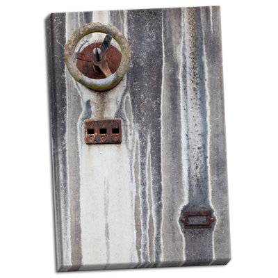 « old electric panel i », reproduction de photo sur toile tendue