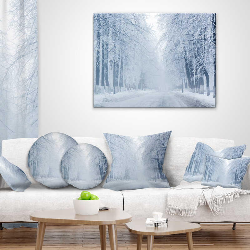 Coussin Designart «White Road and Winter Trees» Designart