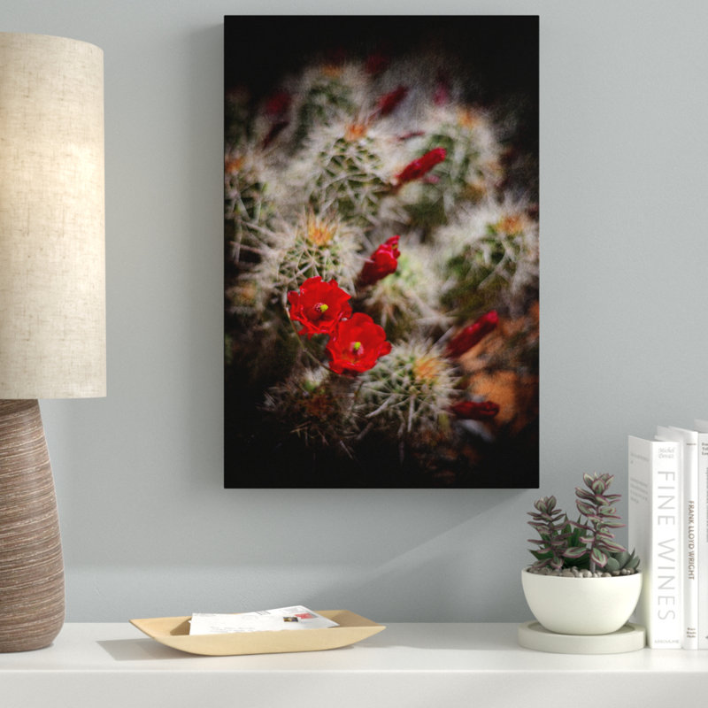 «Desert Flower 6» par LightBoxJournal - impression sur toile, H 47 po x l 30 po x P 2 po