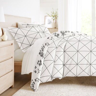 Duvet Cover Set Patterned Microfiber Ultra Soft Bedding in Edgy Flowers