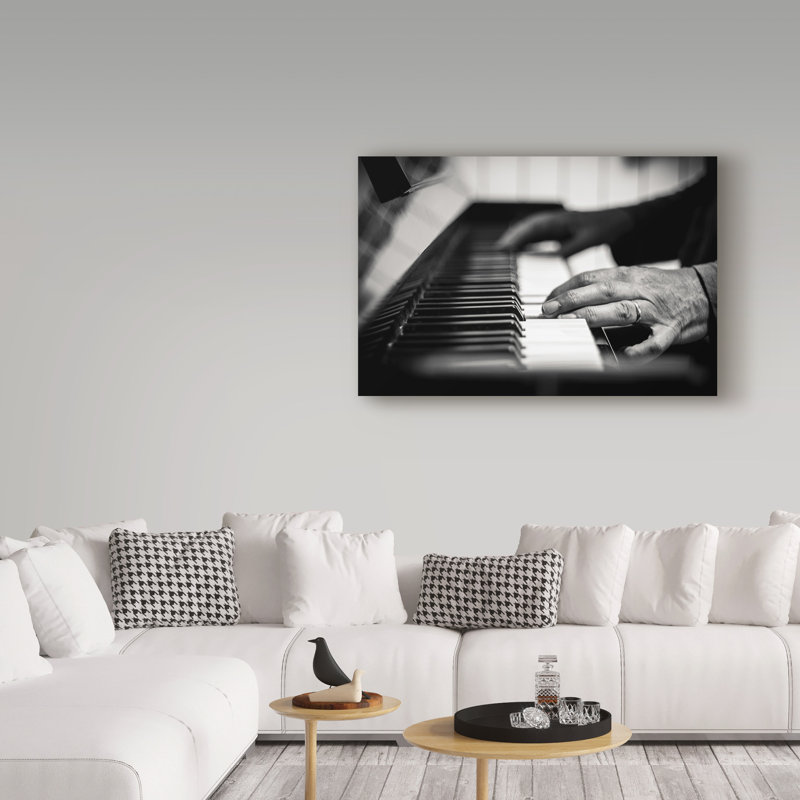 Dyara «Piano Player Hands», reproduction de photo sur toile tendue, H 22 po x l 32 po x P 2 po