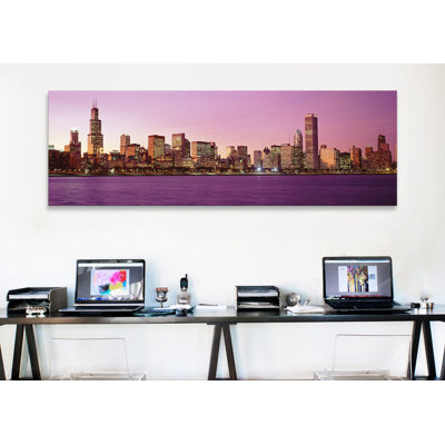 " Skyline At SunsetChicago, Illinois, USA "