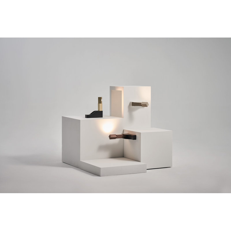 WÚ 1 - Light Armed Sconce, Pearl Cocoa/Matte Black