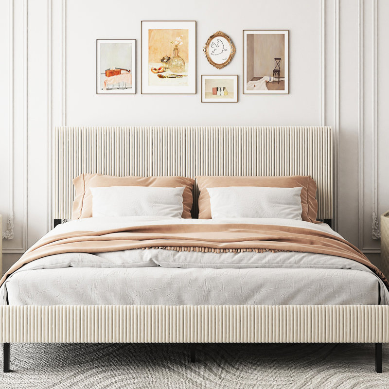 Structure de lit très grand beige avec tête de lit bandée - matériau en fer, confort et stabilité, installation rapide, structure idéale pour le mobilier de chambre à coucher, sommeil silencieux, décor moderne