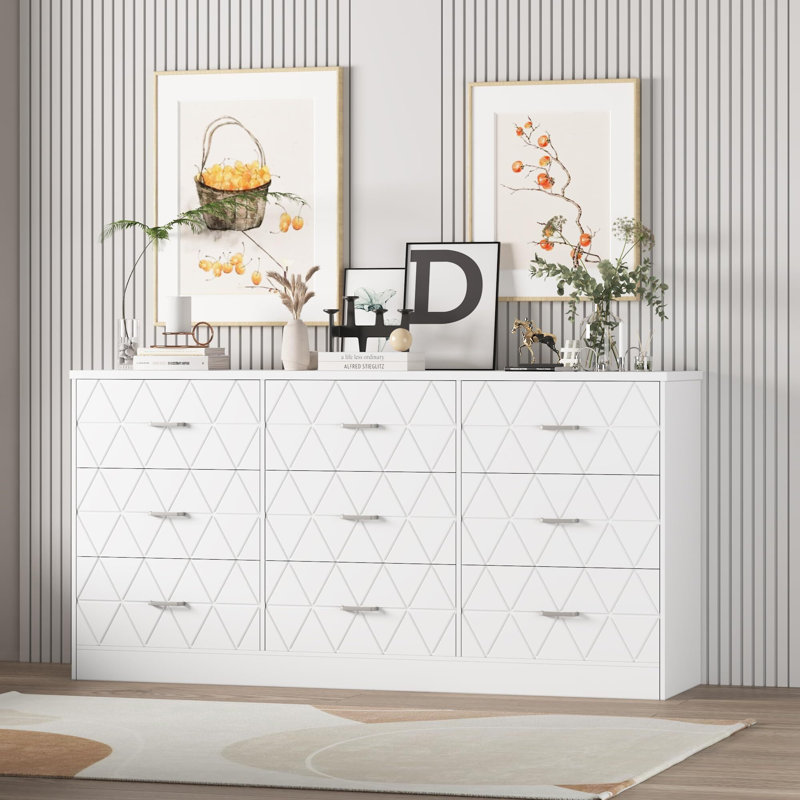 Commode 9 tiroirs pour chambre à coucher avec prise de courant, Blanc