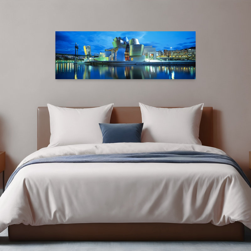 Art contemporain, architecture contemporaine, musée Guggenheim, H 16 po x l 48 po
