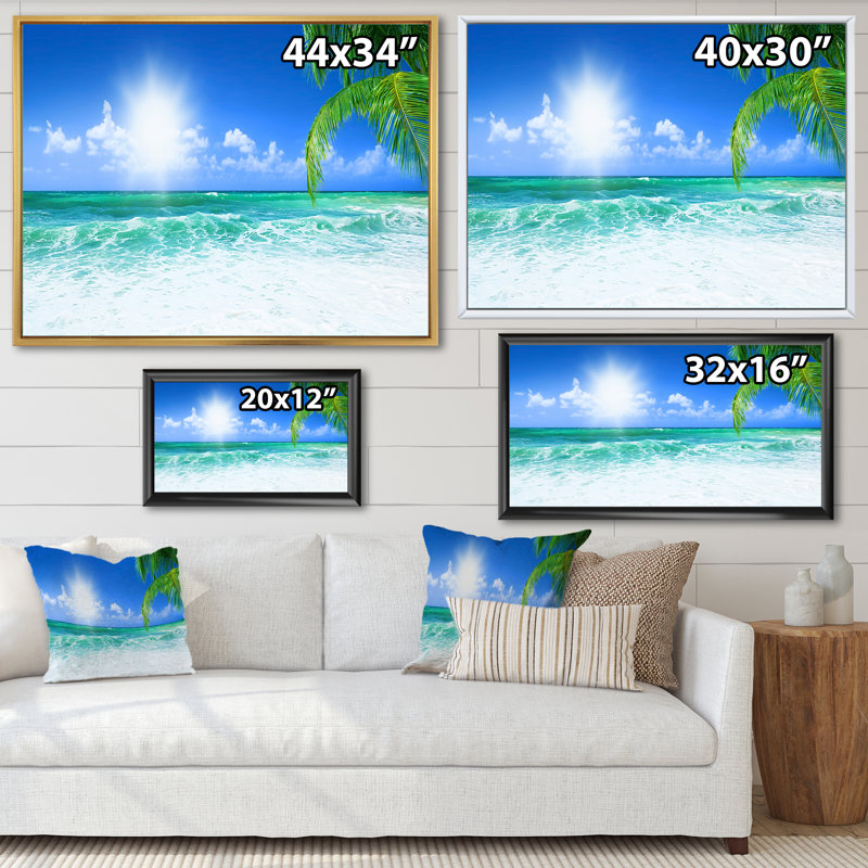 «Beautiful Beach with Bright Sun» - photographie sur toile, Érable encadré, H 35 po x l 45 po x P 1,5 po