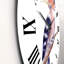 Horloge murale rétro sur une branche-60328818